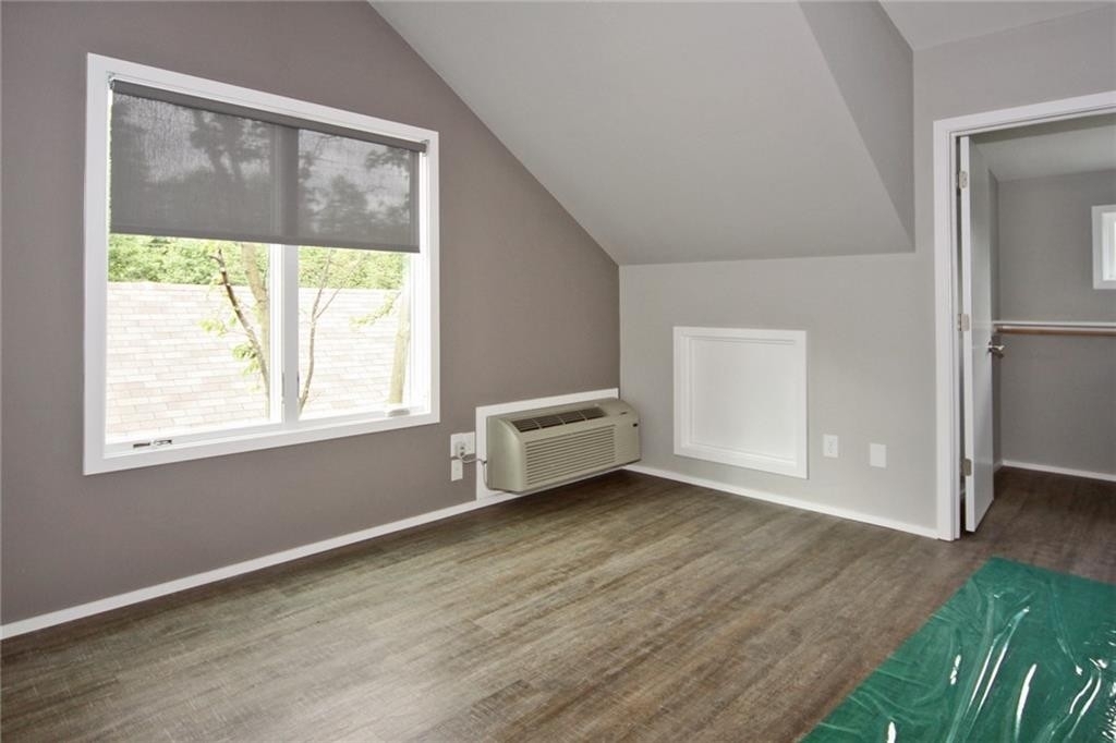 1125 1/2 East 10th Street - Photo 9