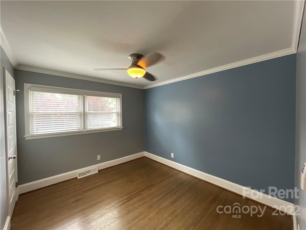 2221 Amesbury Avenue - Photo 9