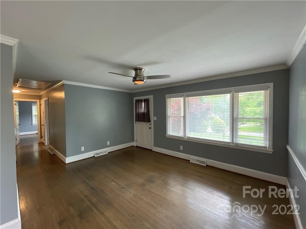 2221 Amesbury Avenue - Photo 2