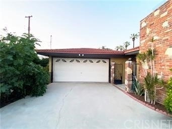 211 S Cerritos Avenue - Photo 2