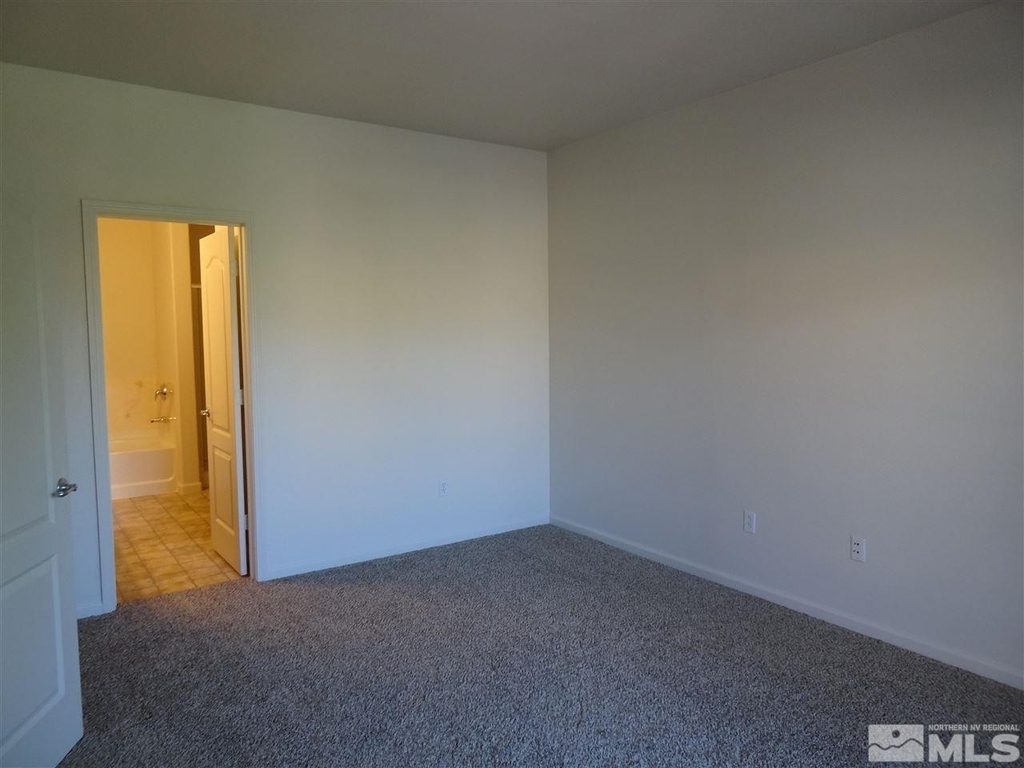 1325 South Meadows Parkway - Photo 10