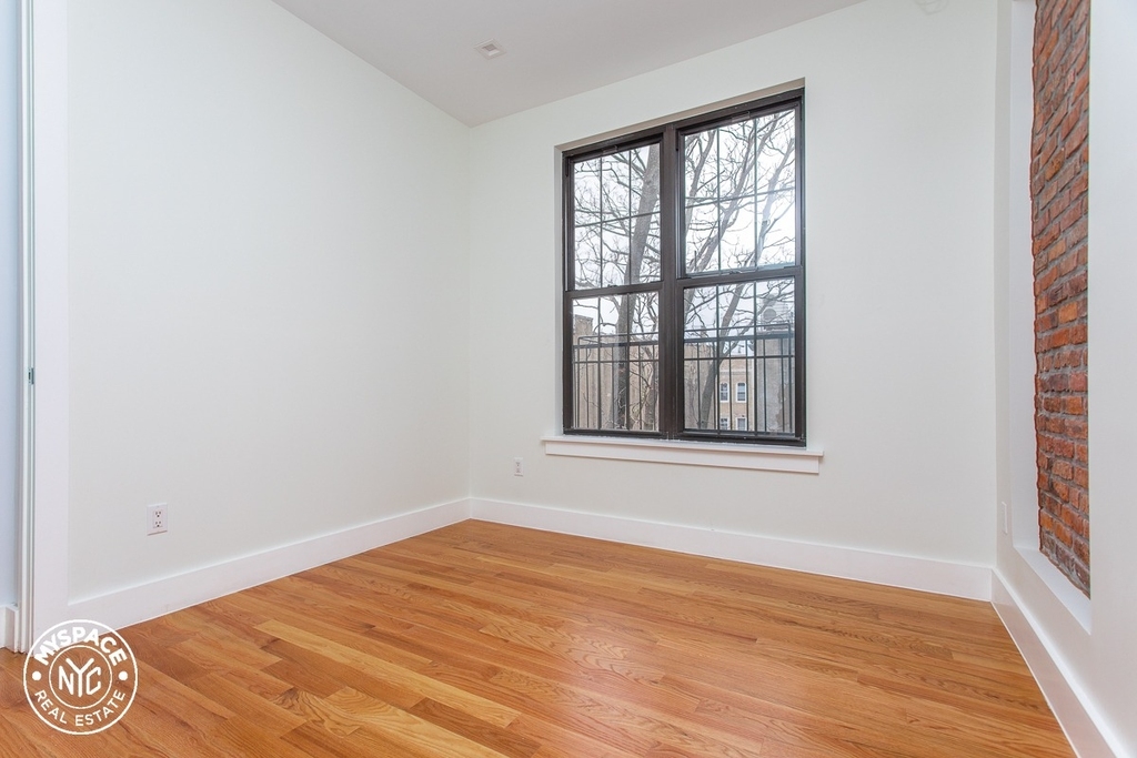 562 Wilson Avenue - Photo 5