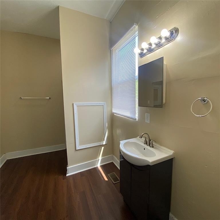 1314 East 10th Street - Photo 10