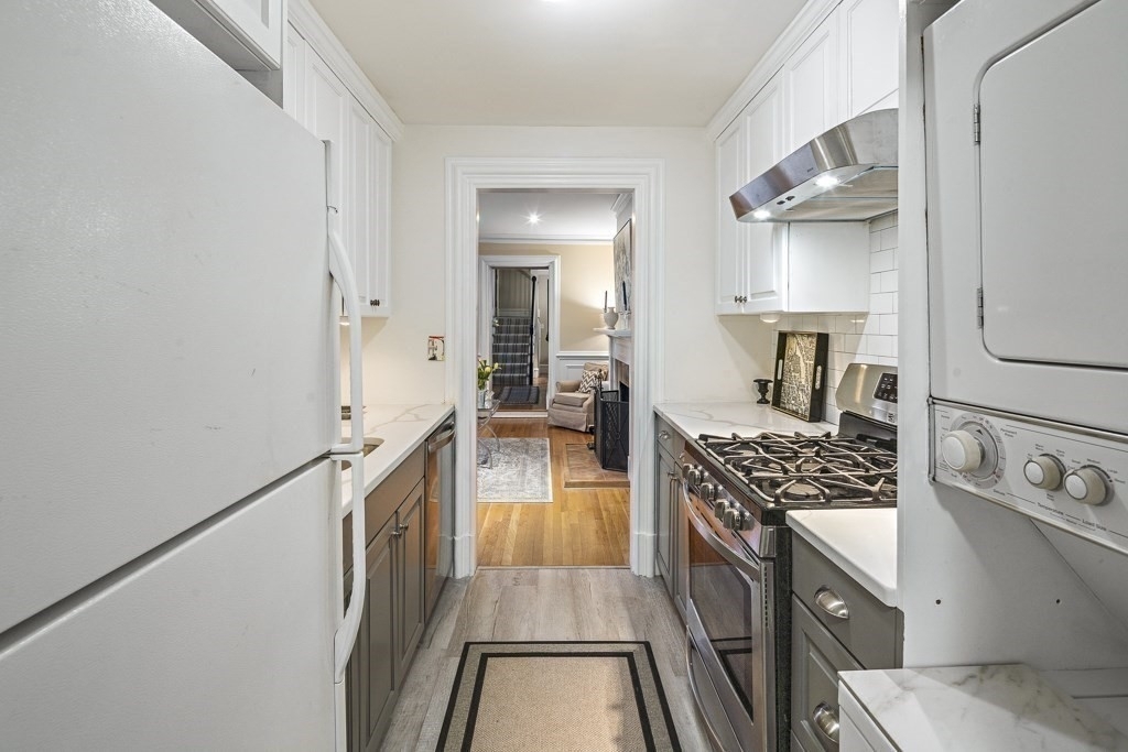 149 Beacon St - Photo 3