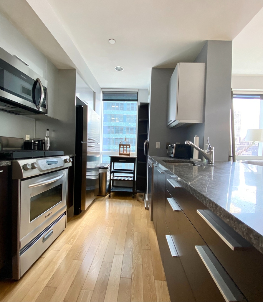 350 West 42nd Street - Photo 3