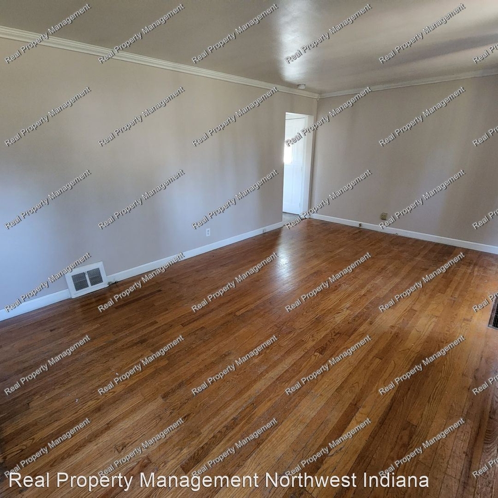 7027 Northcote Avenue - Photo 12