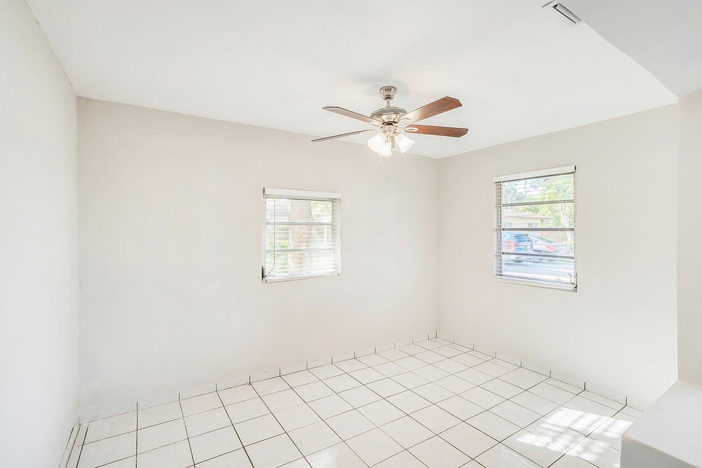 2440 Sw 5th Place - Photo 15