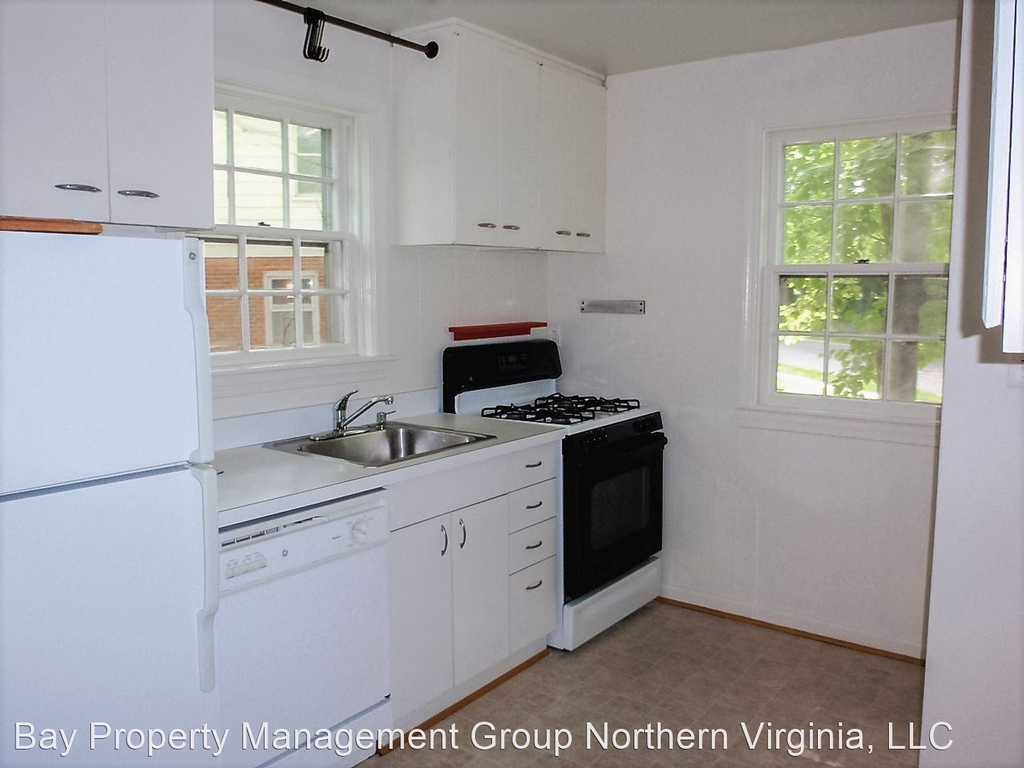 5537 Fairfax Drive, N. - Photo 7