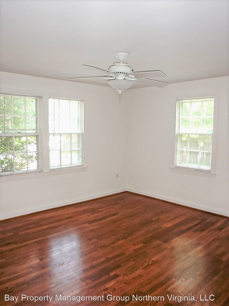 5537 Fairfax Drive, N. - Photo 9