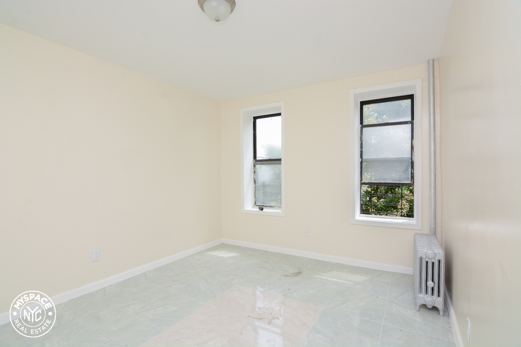 553 Hinsdale Street - Photo 2