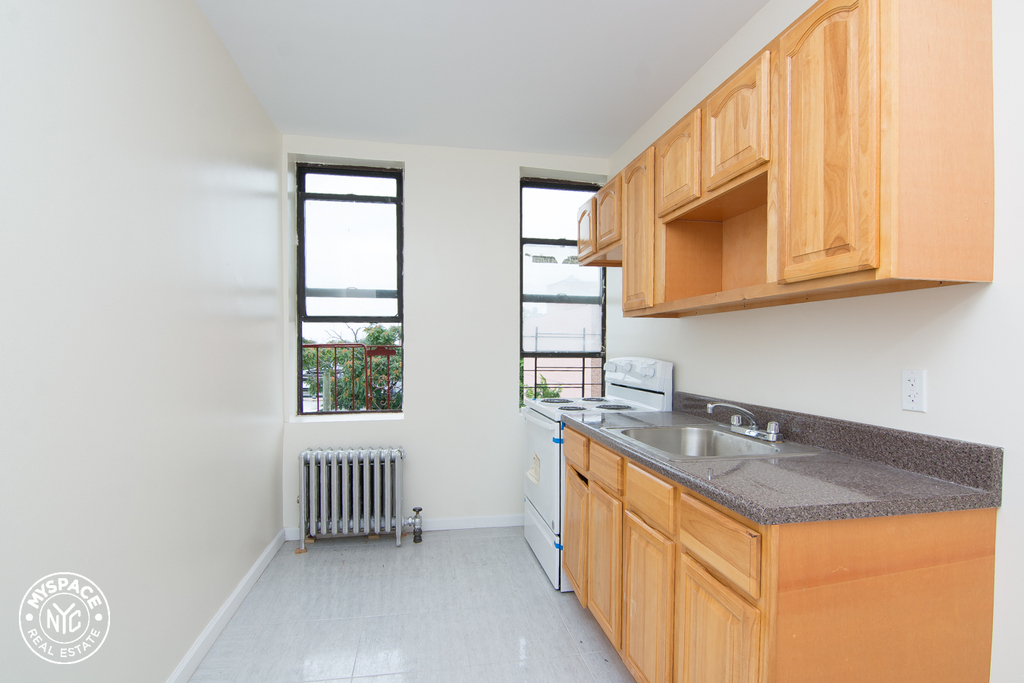 553 Hinsdale Street - Photo 1