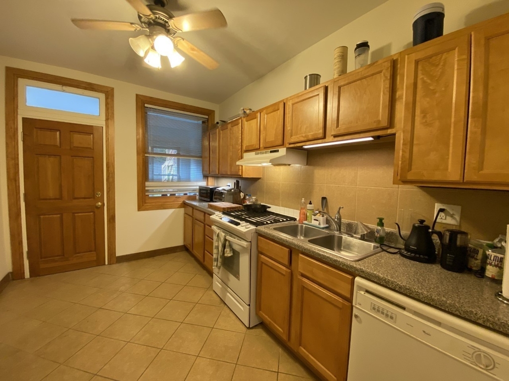 852 W Diversey Parkway - Photo 15