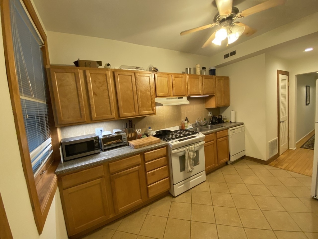 852 W Diversey Parkway - Photo 17