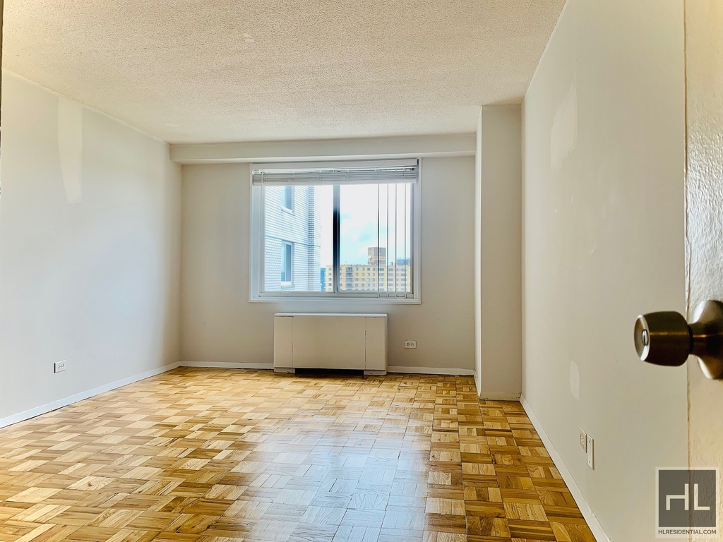 3333 Henry Hudson Pkwy W - Photo 5