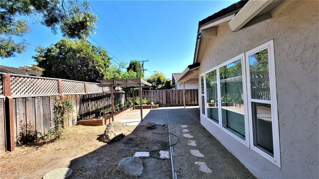 220 Carbonera Avenue - Photo 5