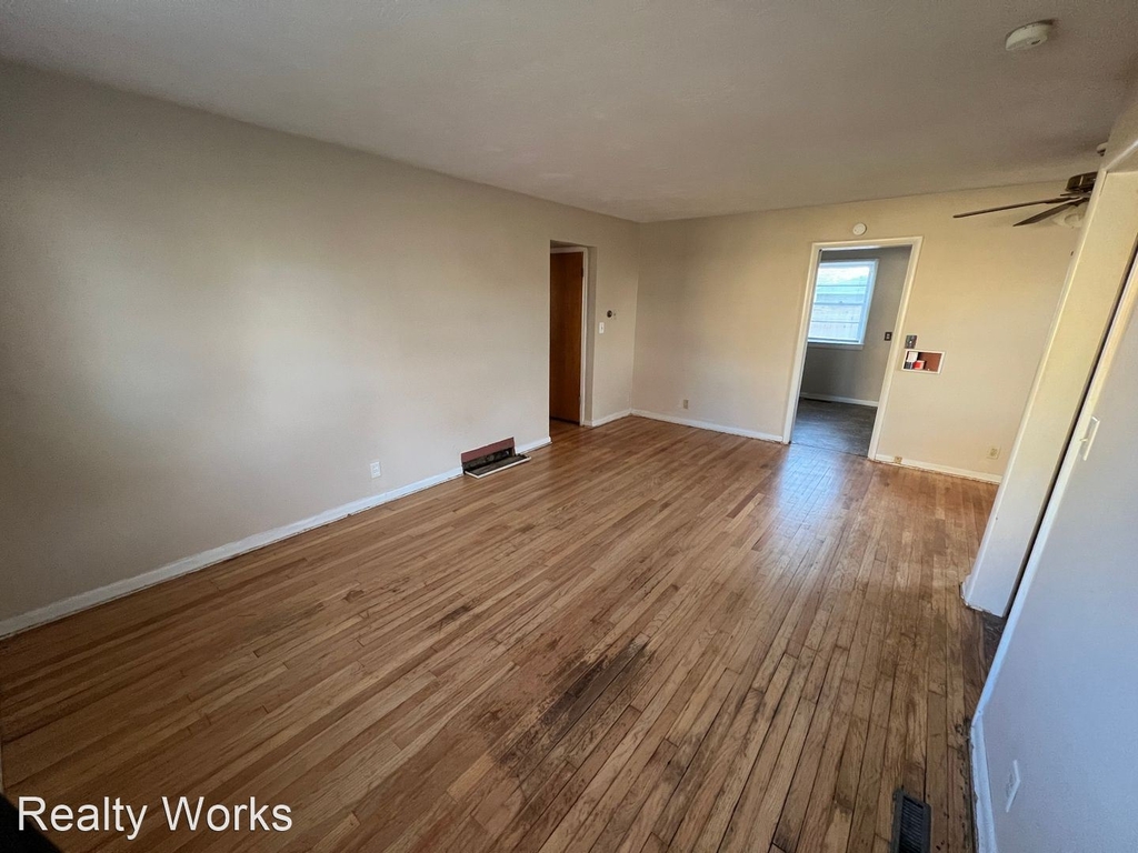 5435 Gladstone - Photo 2