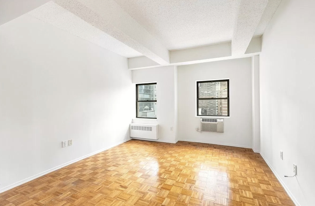 360 West 34th Street - Photo 0