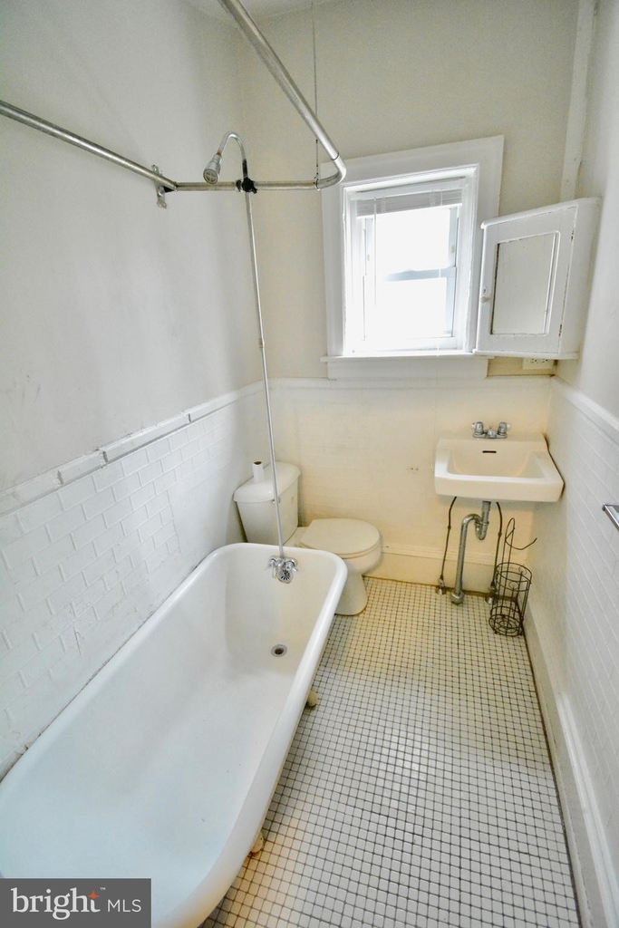 218 W Penn Street - Photo 7