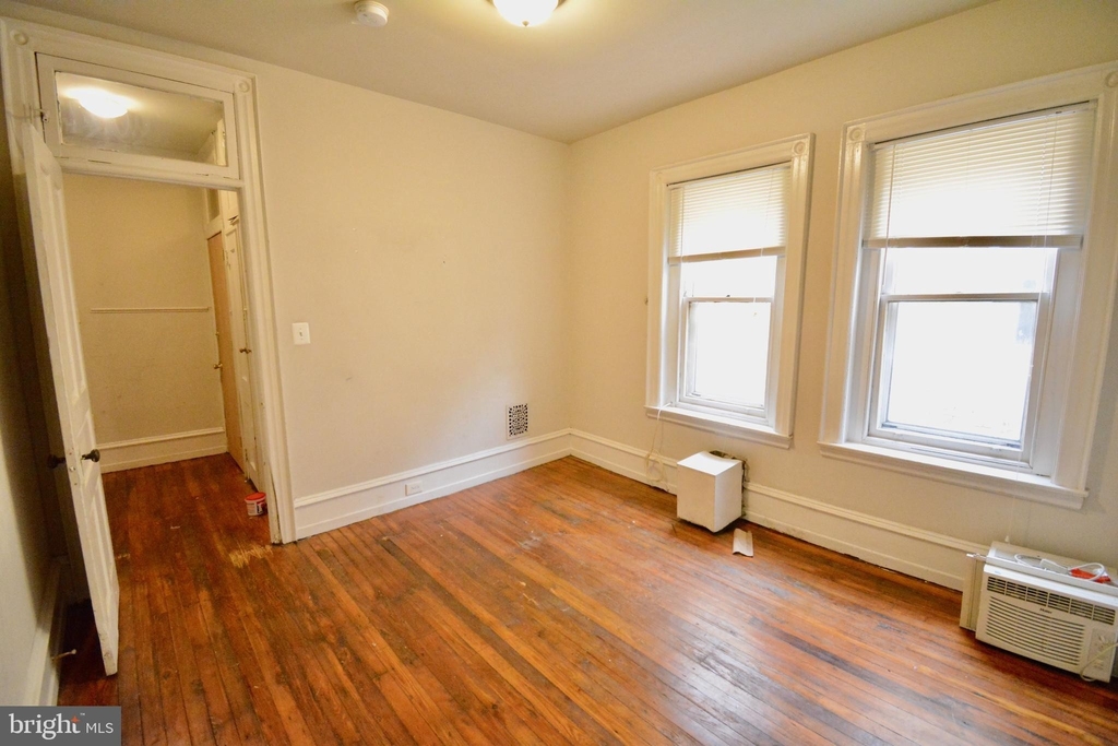 218 W Penn Street - Photo 4