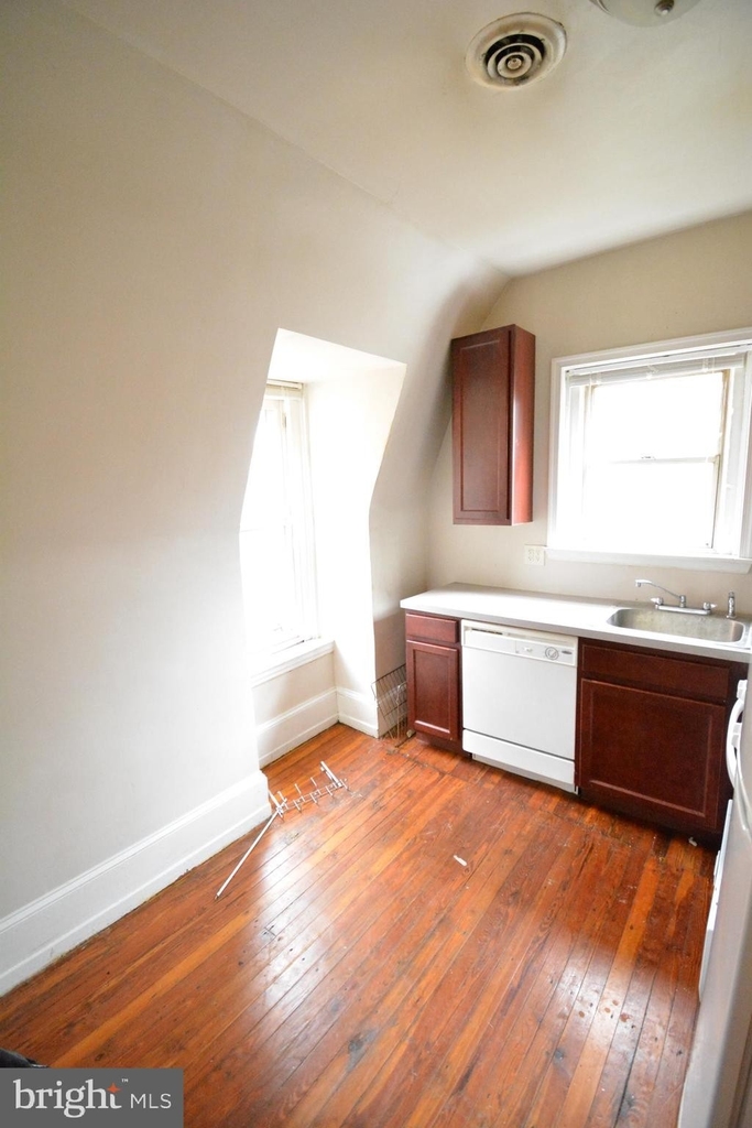 218 W Penn Street - Photo 8