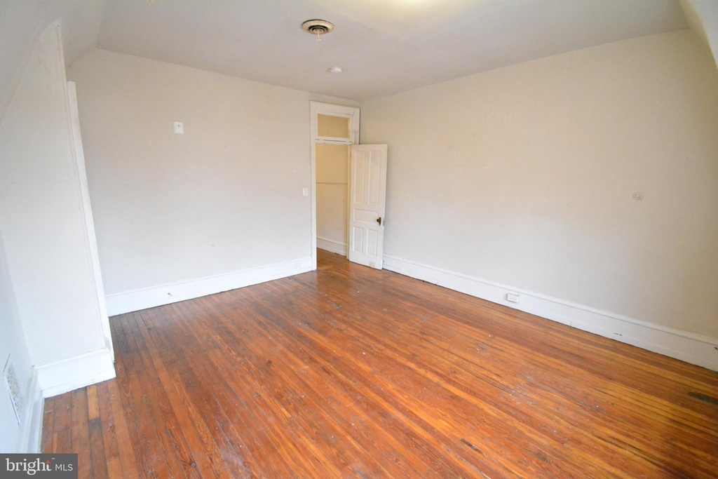 218 W Penn Street - Photo 1