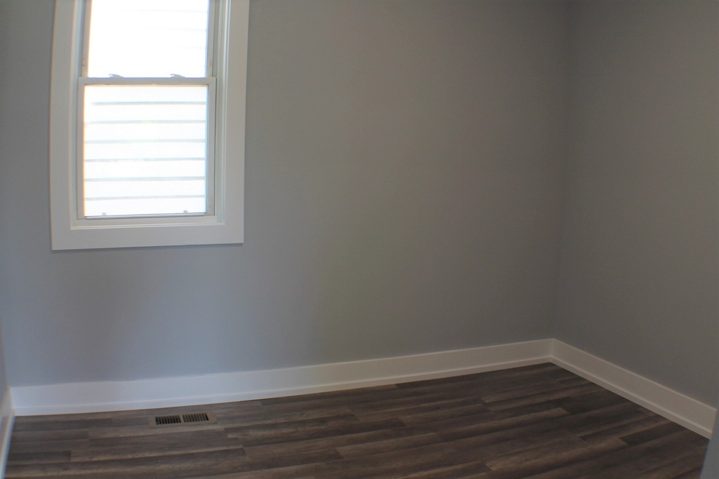 2610 Hessing Street - Photo 9