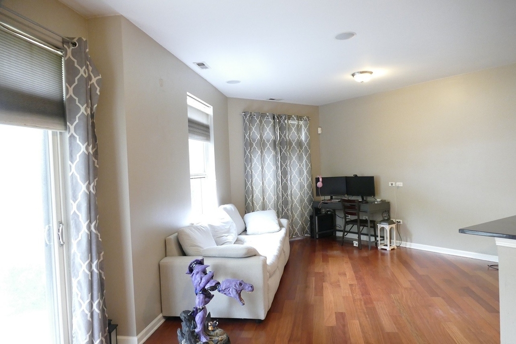 1407 S Halsted Street - Photo 2