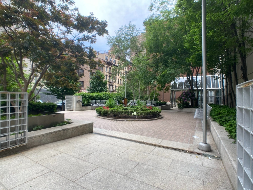 300 East 93rd Street - Photo 11