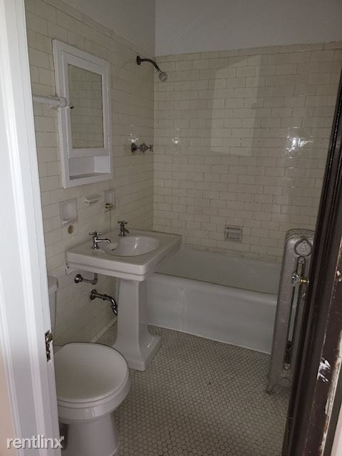 1722 E 70th St Apt 3c - Photo 1