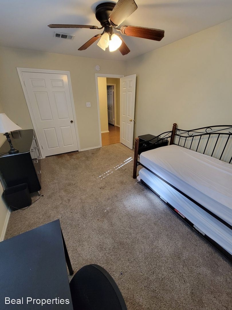 2400 Longmire Dr Apt 403 - Photo 14