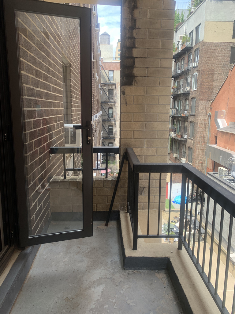 235 West 22nd Street - Photo 4