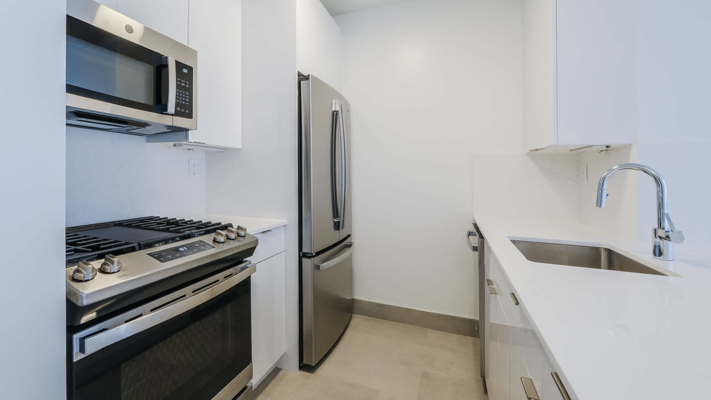 777 6th Avenue - Photo 21