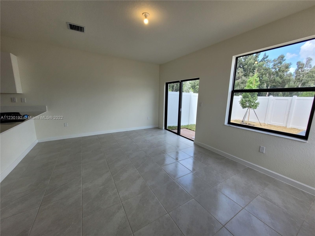 11410 W 34 Way - Photo 10