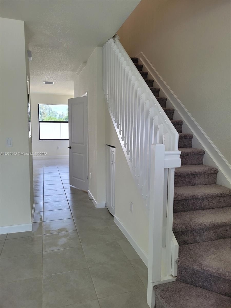 11410 W 34 Way - Photo 8