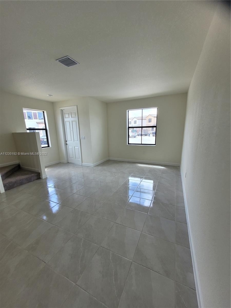 11410 W 34 Way - Photo 2