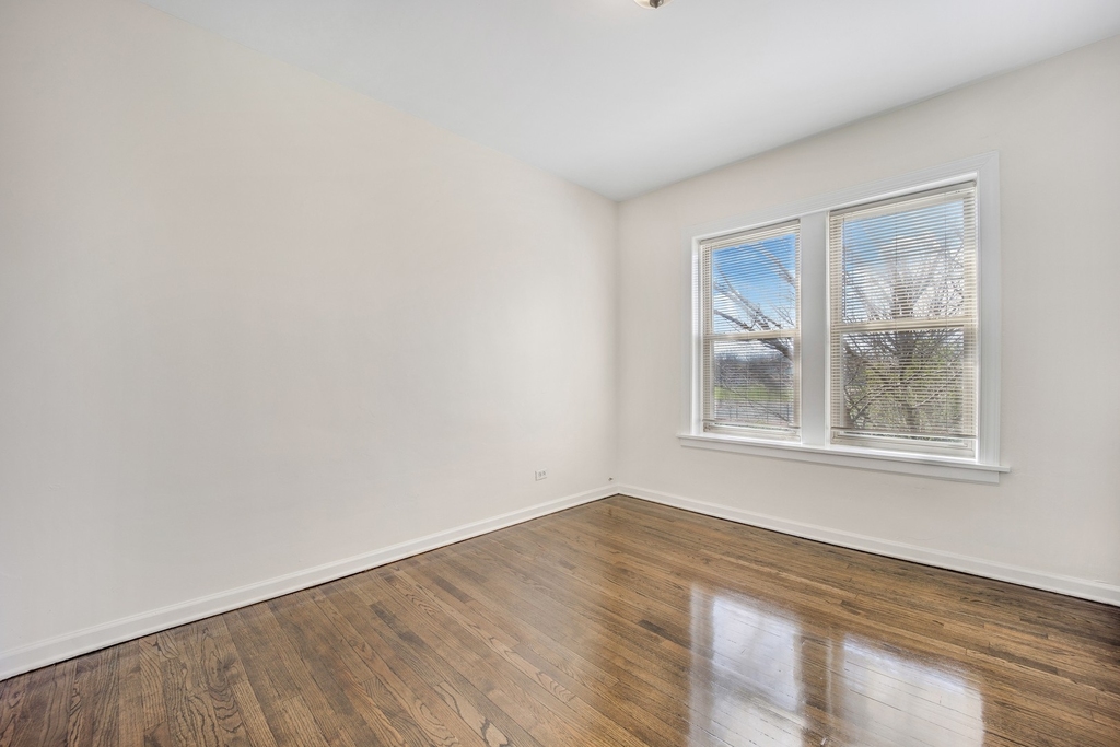 2747 N Kilbourn Avenue - Photo 5