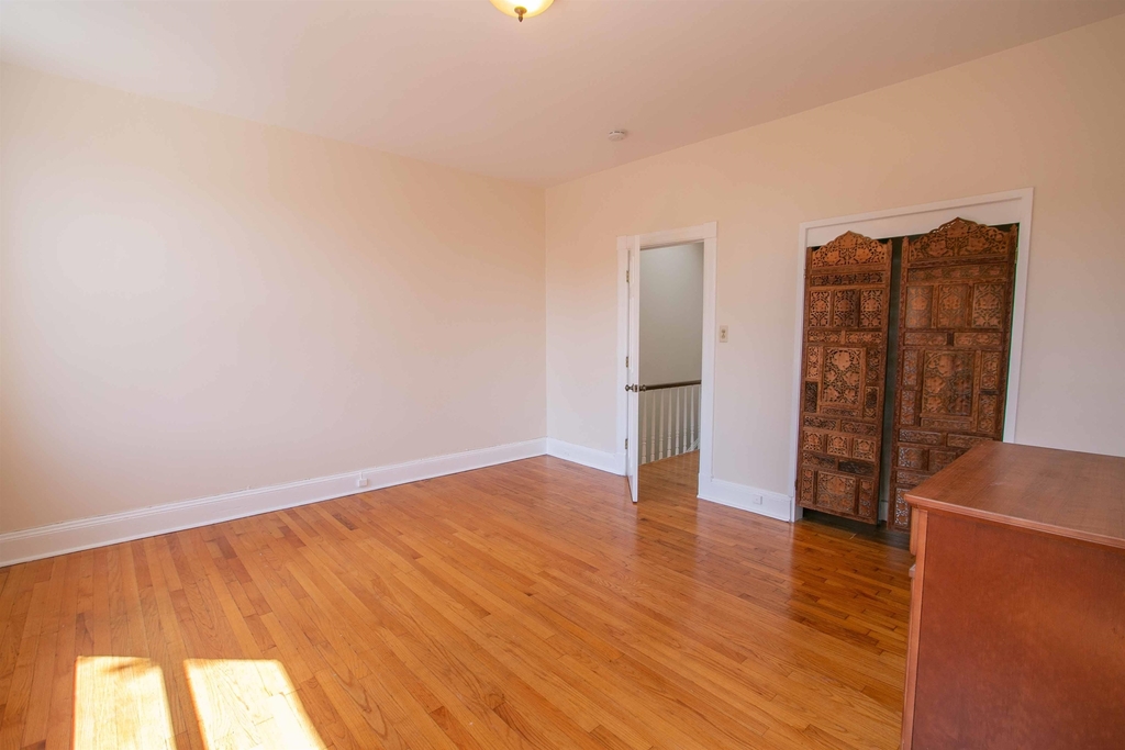 42 Astor Pl - Photo 8