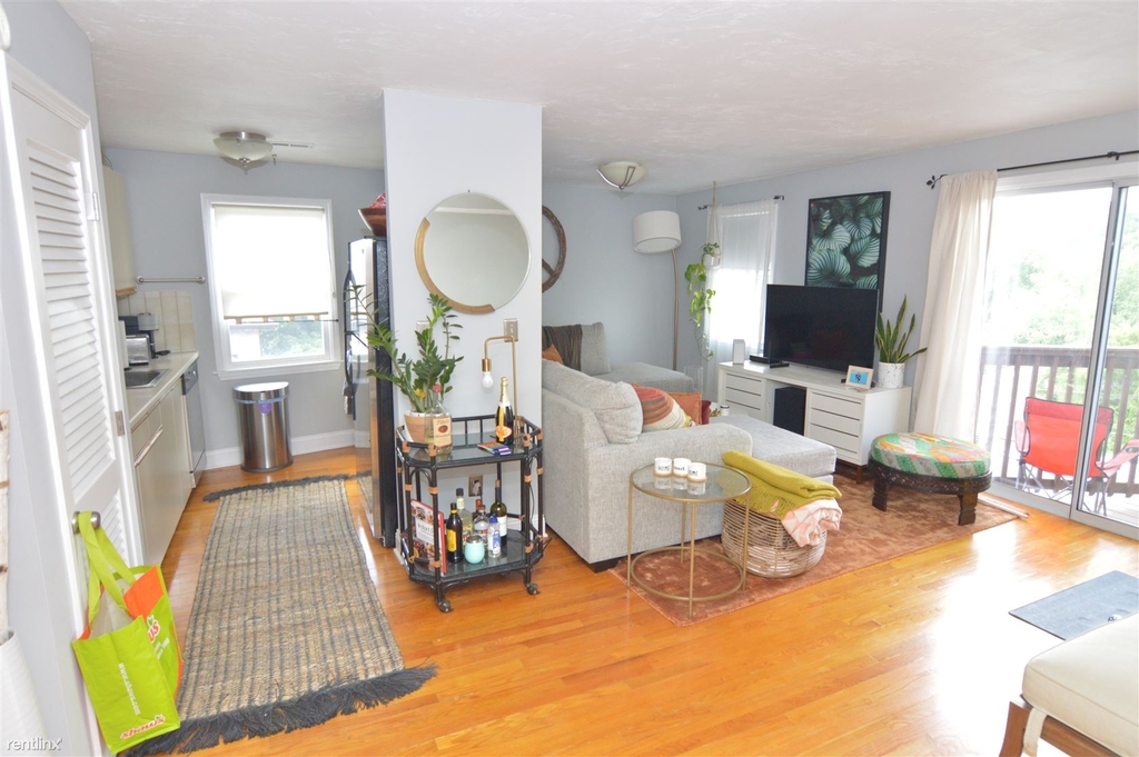 306 Tappan St # 4g - Photo 1