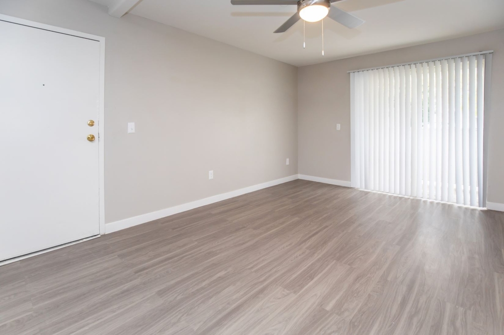 3240 N Las Vegas Blvd. - Photo 3