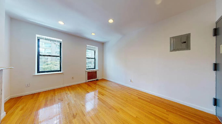 1415 2nd Avenue - Photo 2