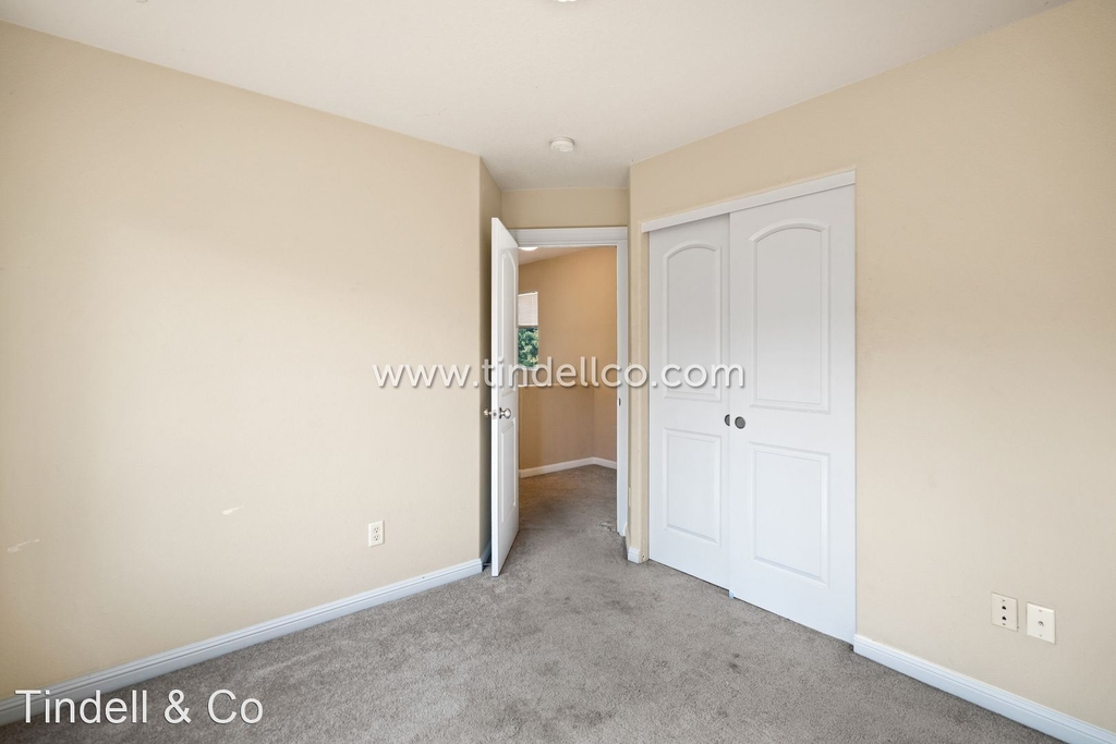 8223 N Foss Avenue - Photo 11