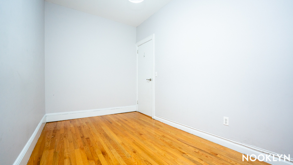 272 Grand Street - Photo 4