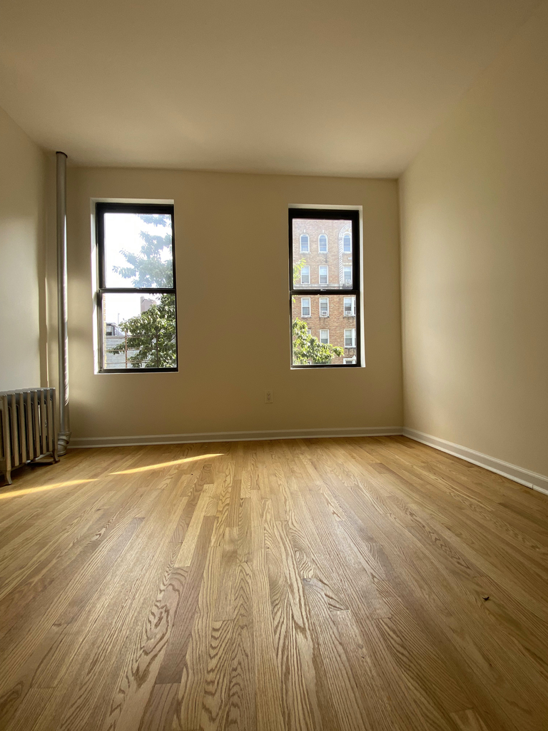 2 BED IN THE HEIGHTS*** - Photo 4