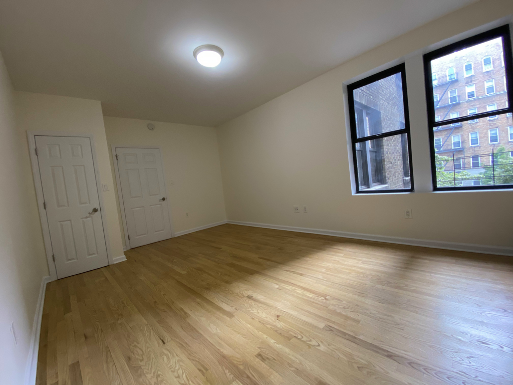 2 BED IN THE HEIGHTS*** - Photo 7