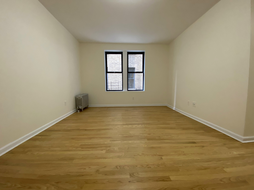 2 BED IN THE HEIGHTS*** - Photo 8