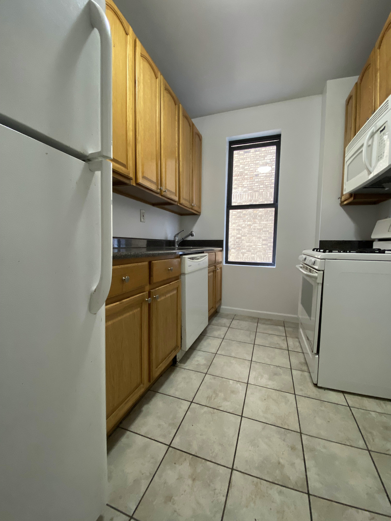 2 BED IN THE HEIGHTS*** - Photo 0