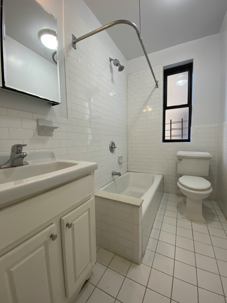 2 BED IN THE HEIGHTS*** - Photo 1