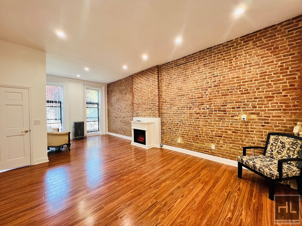 654 Lafayette Avenue - Photo 9