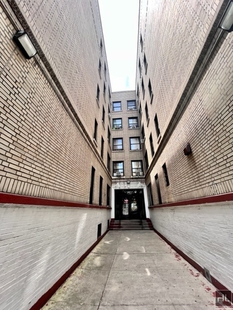 656 West 204th Street, New York, NY 10034 - Photo 4