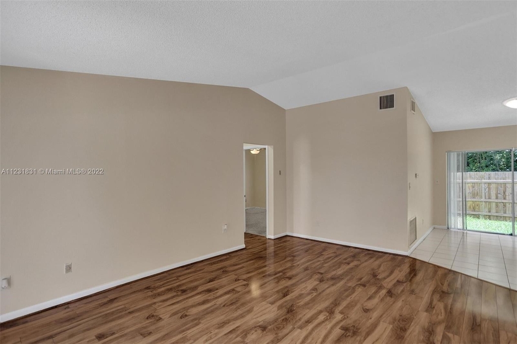 10363 Sw 207th Ter - Photo 7